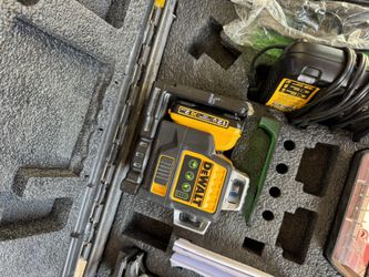 De Walt 360 Laser With Battery And Charger 