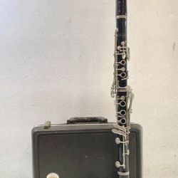 Vintage Bundy Selmer Resonite Clarinet with hard carrying case 