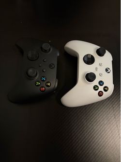 2 Xbox X controllers