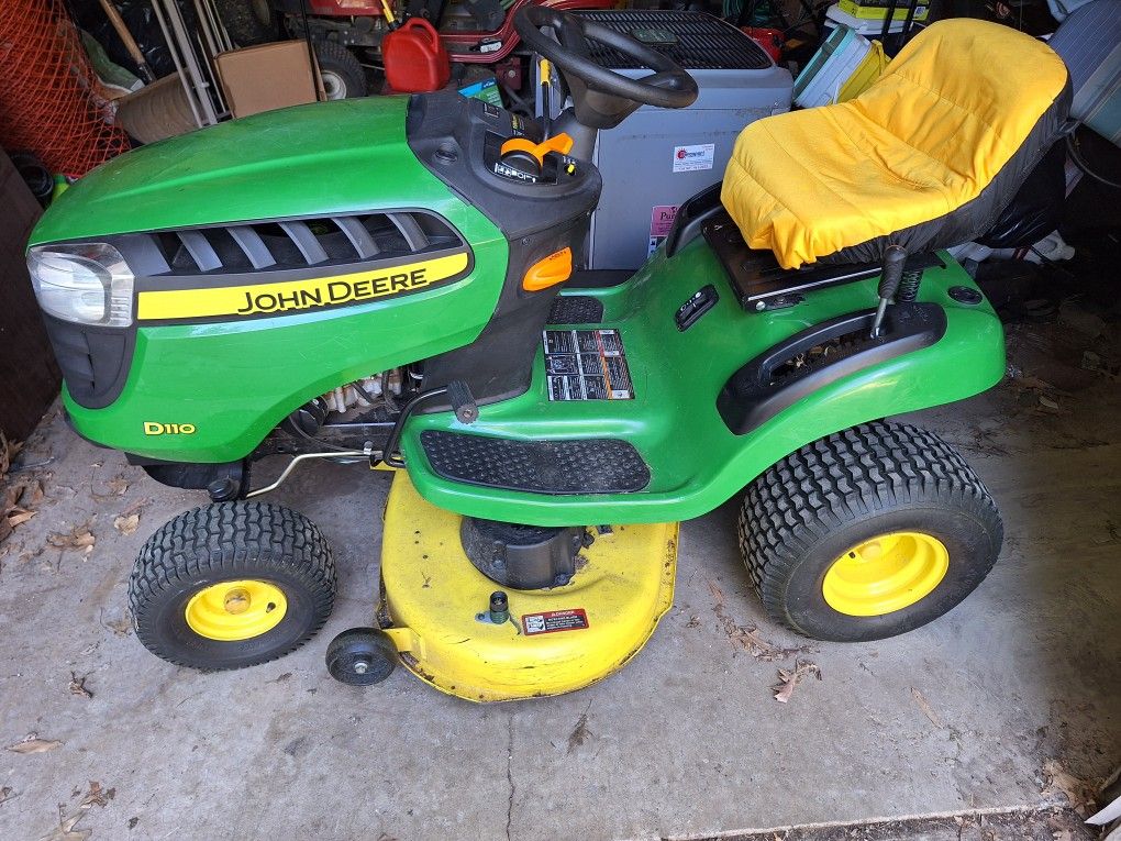 John Deere D110 Tractor Riding Lawnmower BAGGING ATTACHMENT INCL.