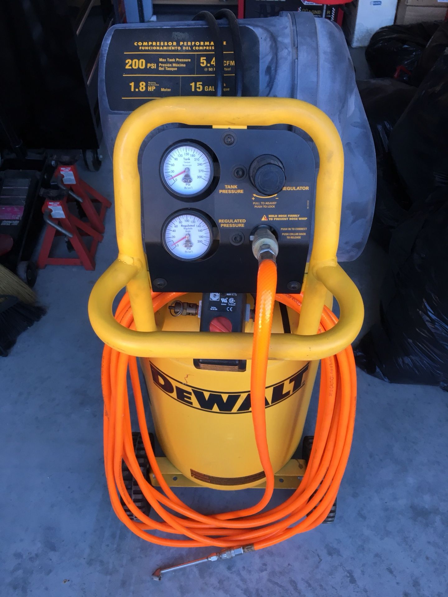 Dewalt D55168 1.6 HP 15 Gallon Oil-Free Wheeled Portable Workshop Air Compressor