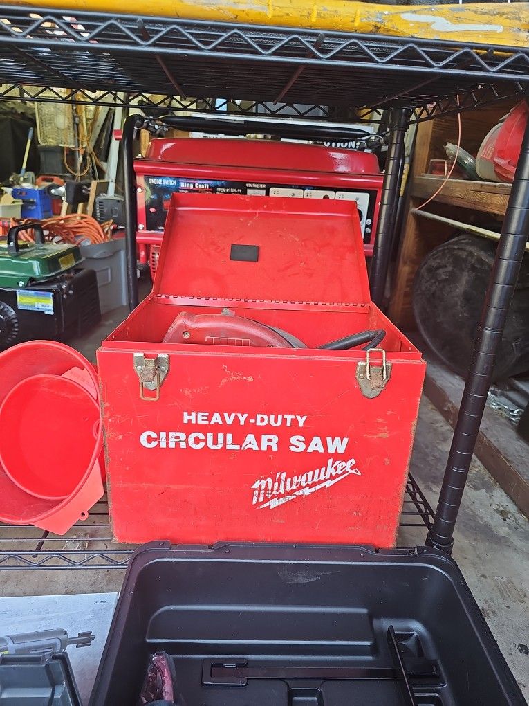 Vintage! Milwaukee Heavy Duty Circular Saw