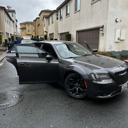 2019 Chrysler 300s