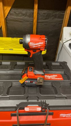 Milwaukee M18 Fuel 1/4” Hex Impact Driver Cat.2953-20  With Battery 5.0 New