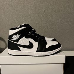 Air Jordan 1 Mid Panda 