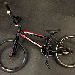 FREE AGENT SPEEDWAY JUNIOR BMX RACING BIKE BLACK/RED