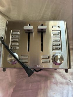 1254  Working Cuisinart 4 Slice Toaster Model RBT-1350PC. $30.00