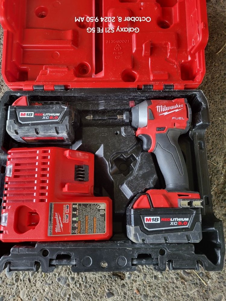 Milwaukee 2853-22 Impact Kit 