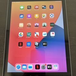 ✨ iPad 6th Gen 32GB – Great Condition, Minor Edge Scratches
