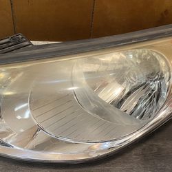 2012 Hyundai Tucson Left head light