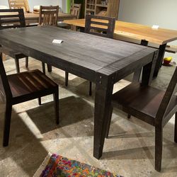 Dining table with 4 chairs, hand carved with Real Wood