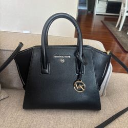 michael kors black tote with mk emblem