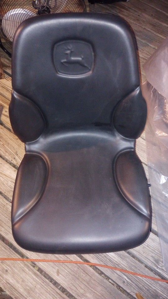 JOHN DEERE TRACTOR SEAT