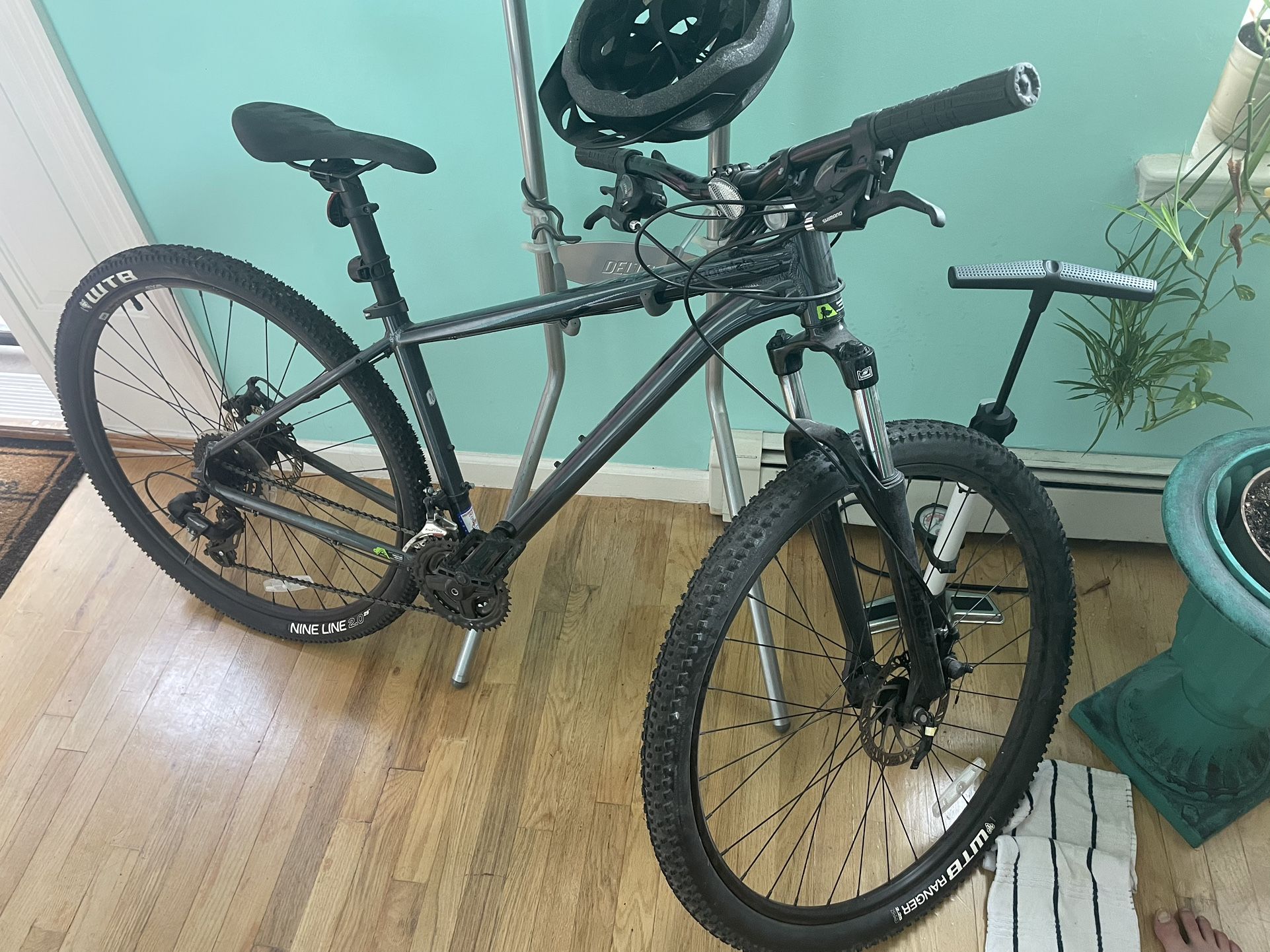 Cannondale Mountain Bike