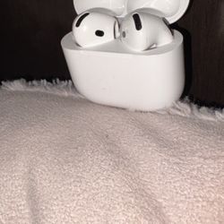 AirPod 4s 
