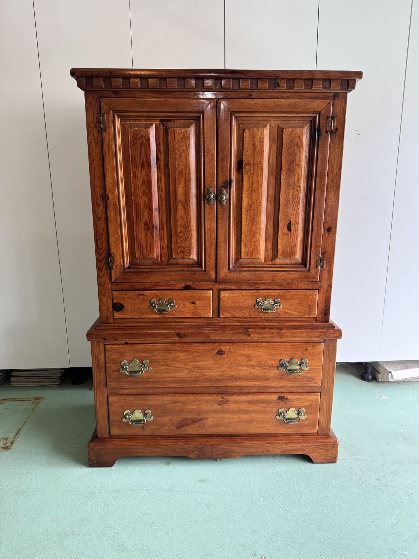 Link-taylor Colonial Pine Armoire