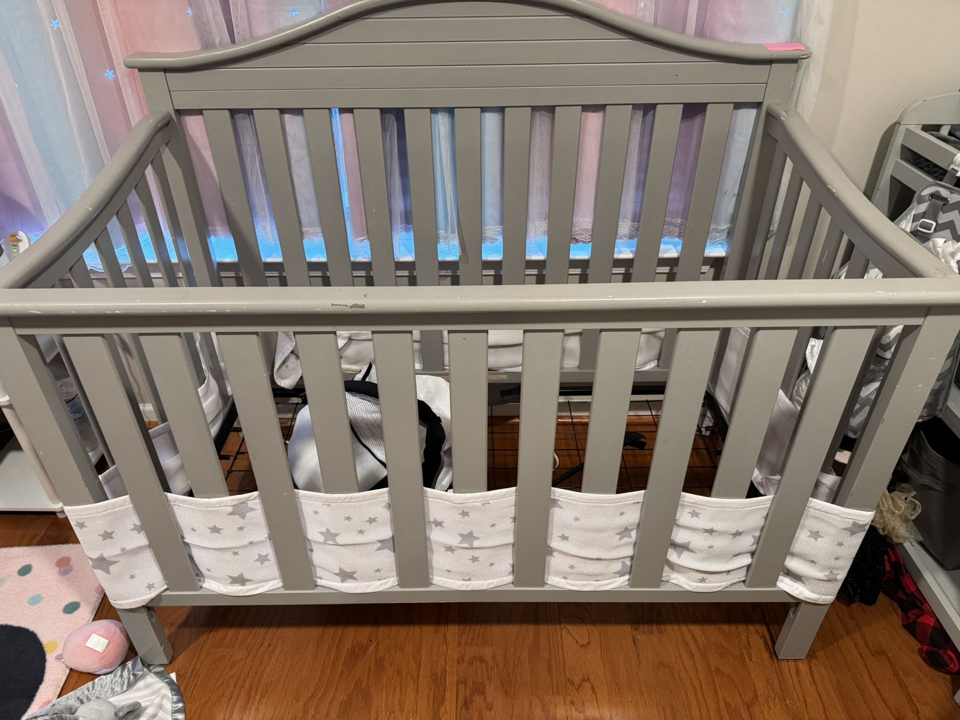 Grey Baby Crib With Bumpers