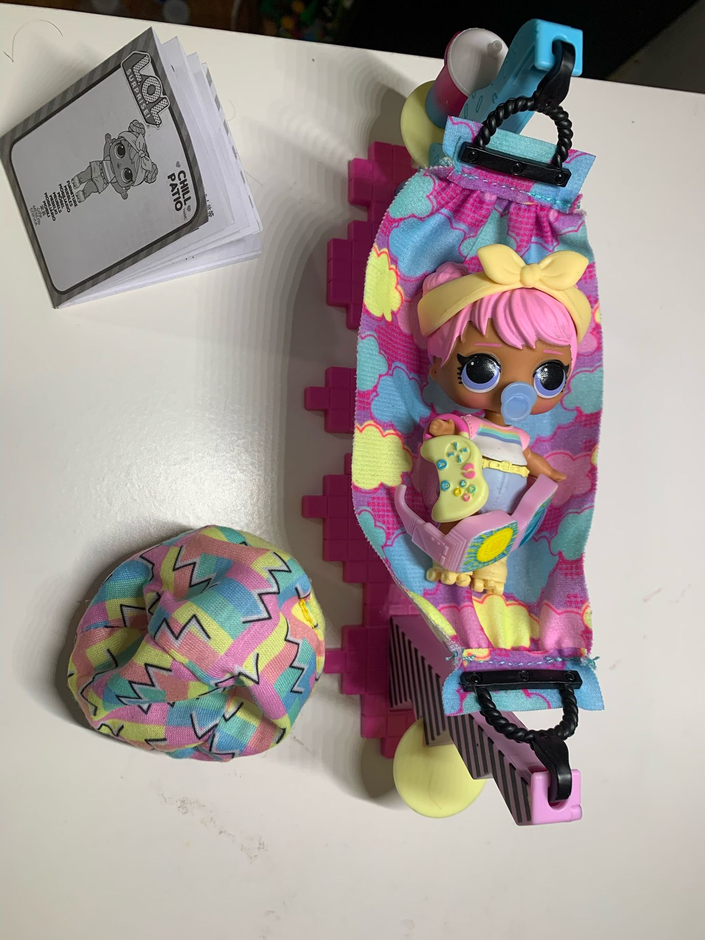 LOL Surprise Furniture series 4 Chill Patio with Dawn doll