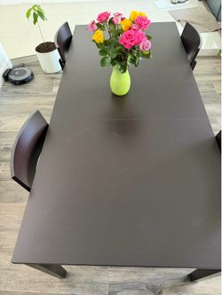 Used Extendable Dining Table & 4 Chairs $200.00
