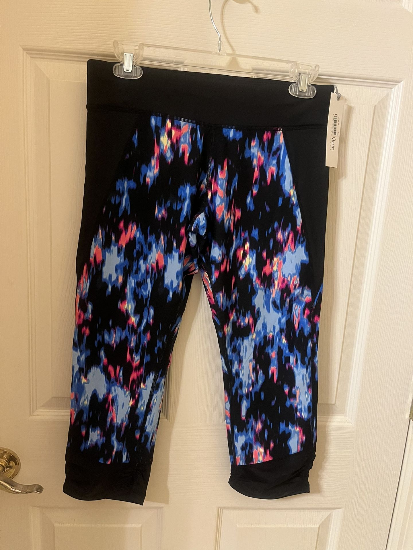 Brand New Calvin Klein Workout Yoga Exercise Capri Pants Leggings Size Large NWT