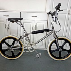 1994 Redline 440 Midschool Chrome Bmx Very Lite New  Skyway Mags  New Tires Redline Seat New Grips Chain. Exelent Condition