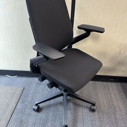 SteelCase Gesture Black on Black (2019) 5 Year warranty 