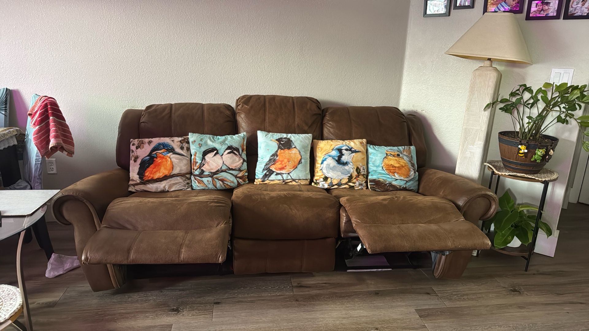 sofa with manual recliner 