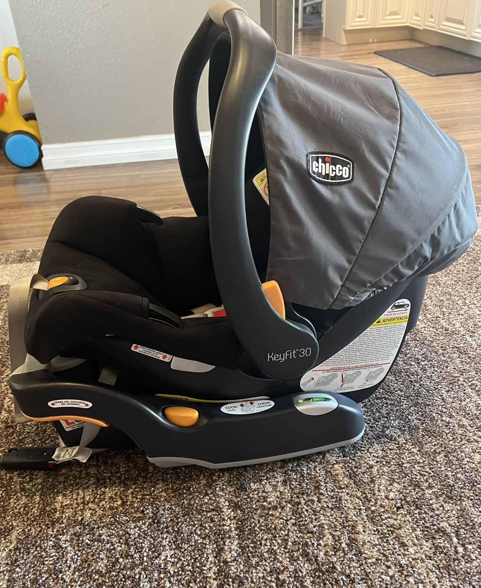 Chicco Keyfit 30 Car Seat With Base