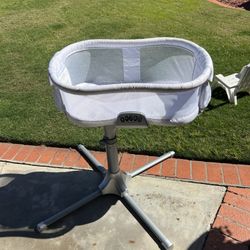 Halo Bassinet With White Noise