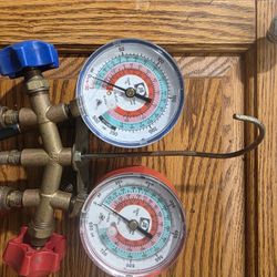 Manifold Gauges: 2 Valves, 2 Hoses, 3 1/8 in, New