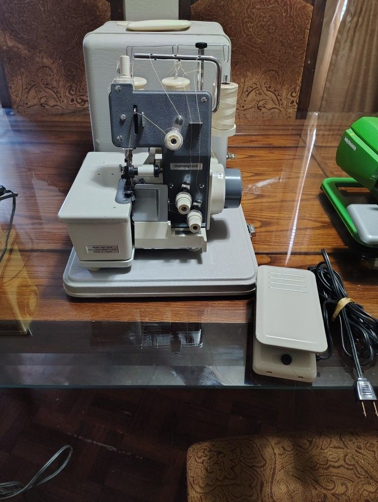 Mammylock Serger Sewing Machine