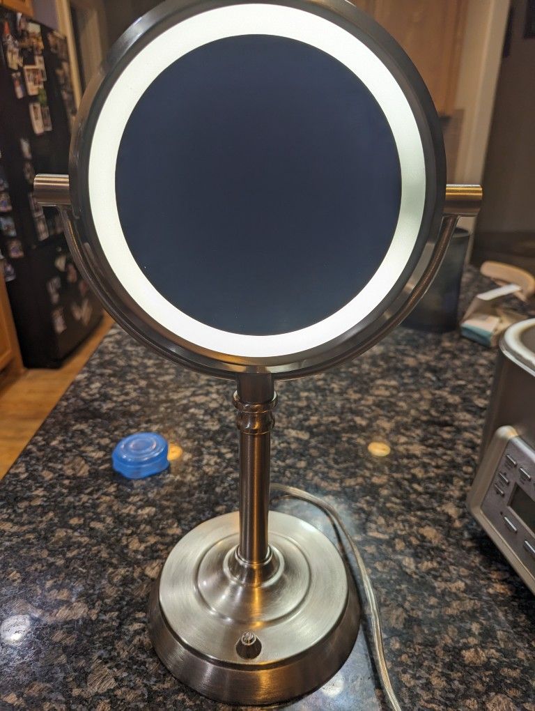 Lighted Makeup Mirror for Sale in WA OfferUp