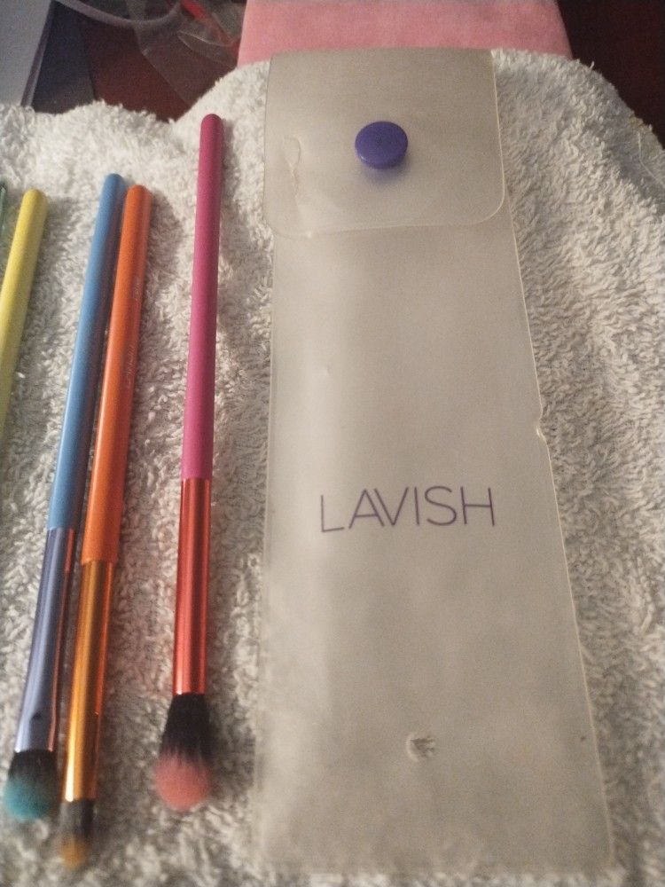 Lavish Makeup Brushes Five Piece