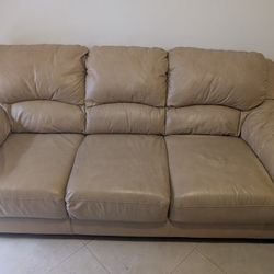 Se Vende Sofá Cama De Piel En Súper Buen Estado