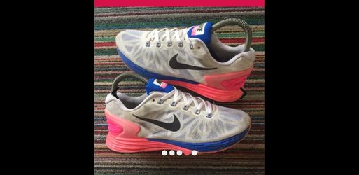 6 1/2.NIKE RUNNING SHOES WOMEN