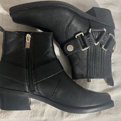NIB DKNY Mina Leather Almond Toe Black Ankle Fashion Boots Size 5M