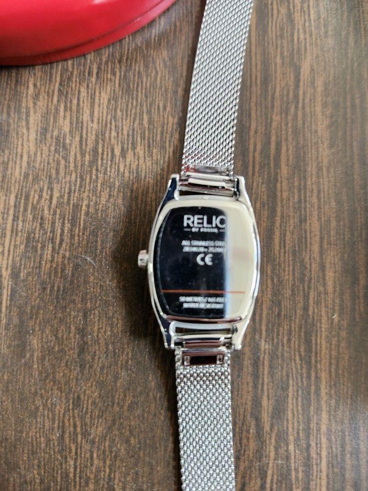 RELIC WRIST WATCH IN METAL CASE SELLING FOR 15