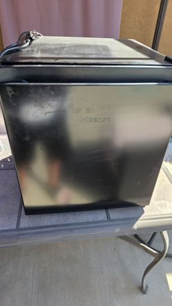 Mini fridge