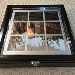 Game Box With Mirrored Lid