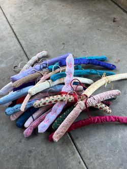 Vintage hangers All 6 dlrs