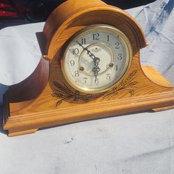 Wooden Wind Up Desk Mantle Clock With Key
