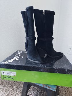 Suede boots