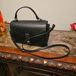 Like New Guess Purse Black