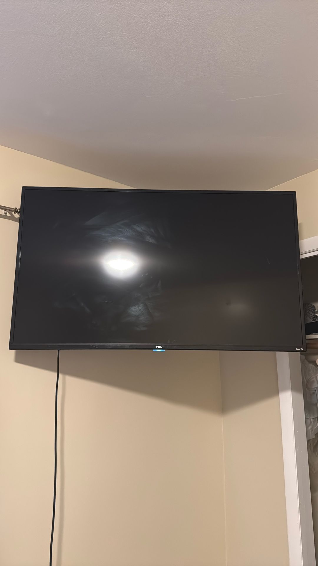 Roku tv With Mount