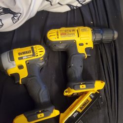 Dewalt 20 V MAX   IMPACT DRIVER & DRILL DRIVER  