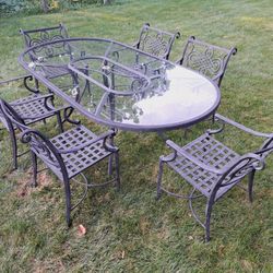 Cast Aluminum  Patio Set. 