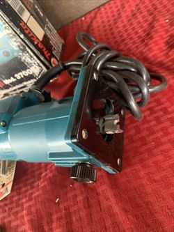 Makita 3700B 1 4 Fixed Base Laminate Trimmer With Accessories for Sale in Lodi CA OfferUp