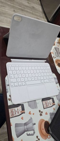Apple Magic Keyboard Folio (Model A2695) for Sale in Harrison, NJ