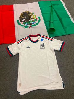 Playera, bandera y trompeta de México