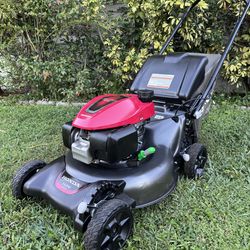 IMMEDIATELY AVAILABLE COUPLE TIMES USED SELF  PROPELLED HONDA HRN-216. /170cc. 21 in. 3-in-1 .WORKS FLAWLESSLY.  TWIN BLADES . VARIABLE SPEED WALK BEH